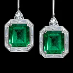 Smaragds. Maijā dzimušo, kā arī 20. un 25. kāzu gadadienas akmens.