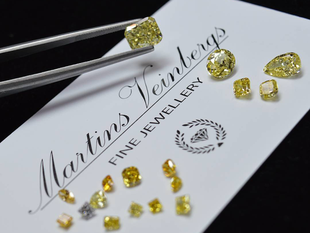 Ne tikai visās varavīksnes krāsās